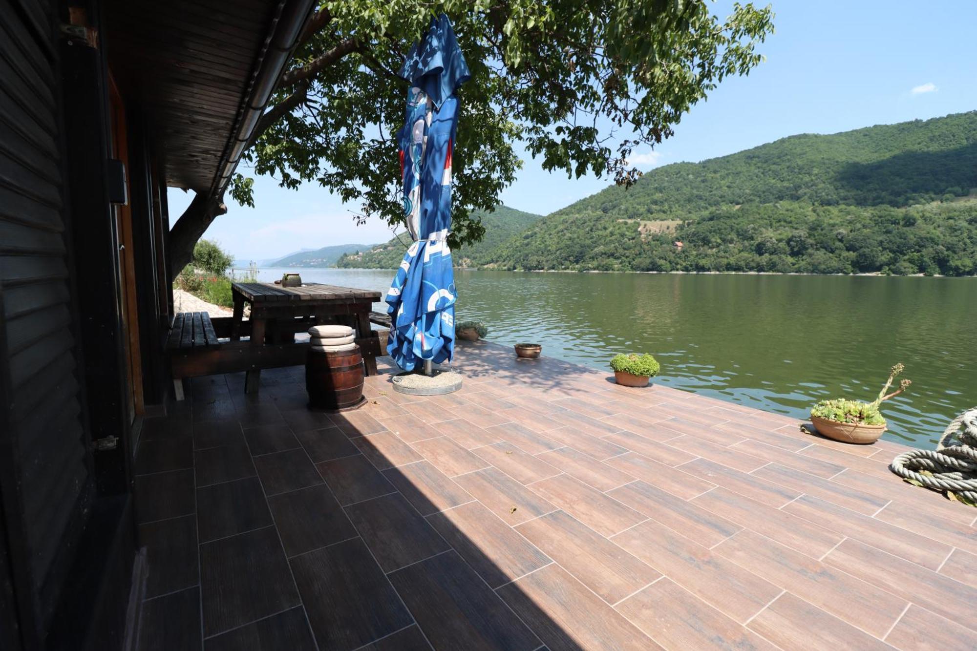 Dunavska Vila Milosavljevic Donji Milanovac Dış mekan fotoğraf